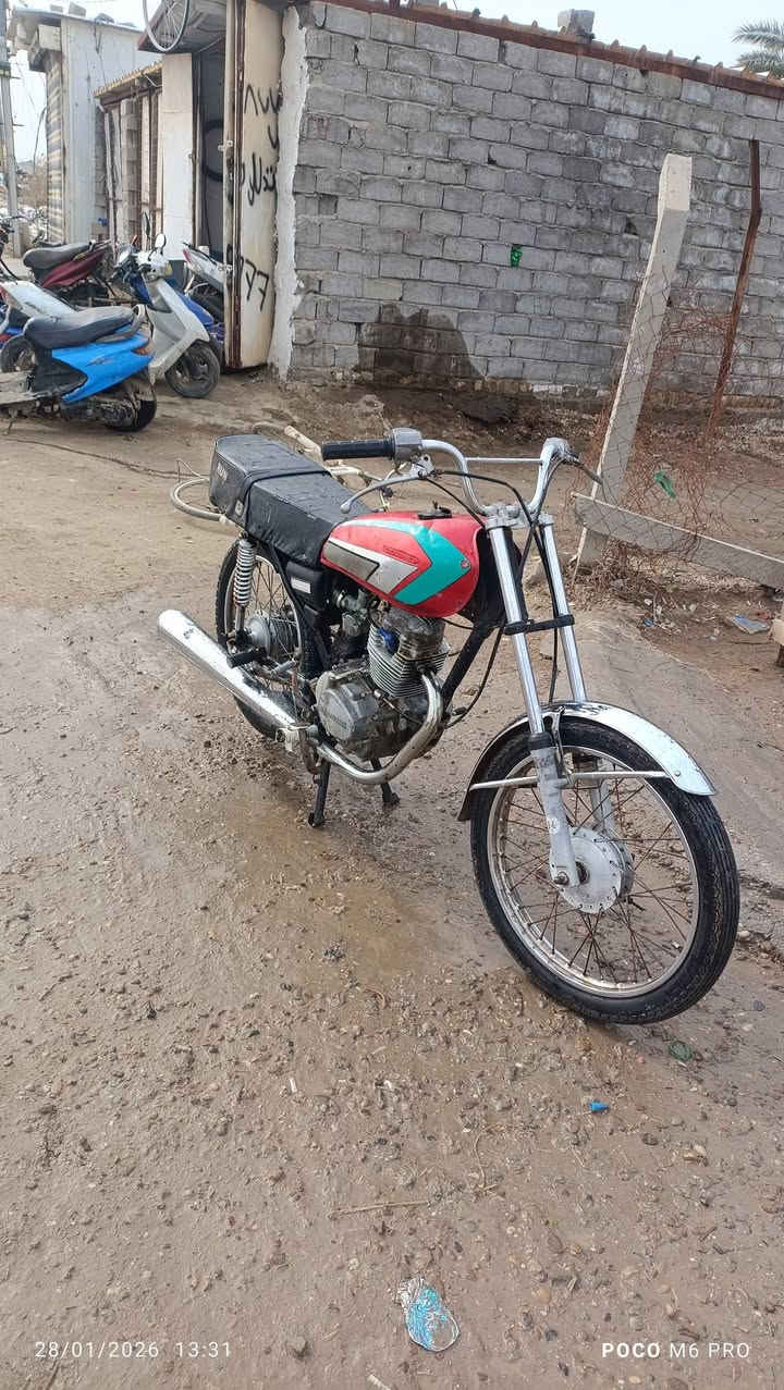 سلام عليكم . دراجة للبيع كلك . السعر 180 بيها مجال .مكاني بابل سادة البو خطة . رقمي ***********
