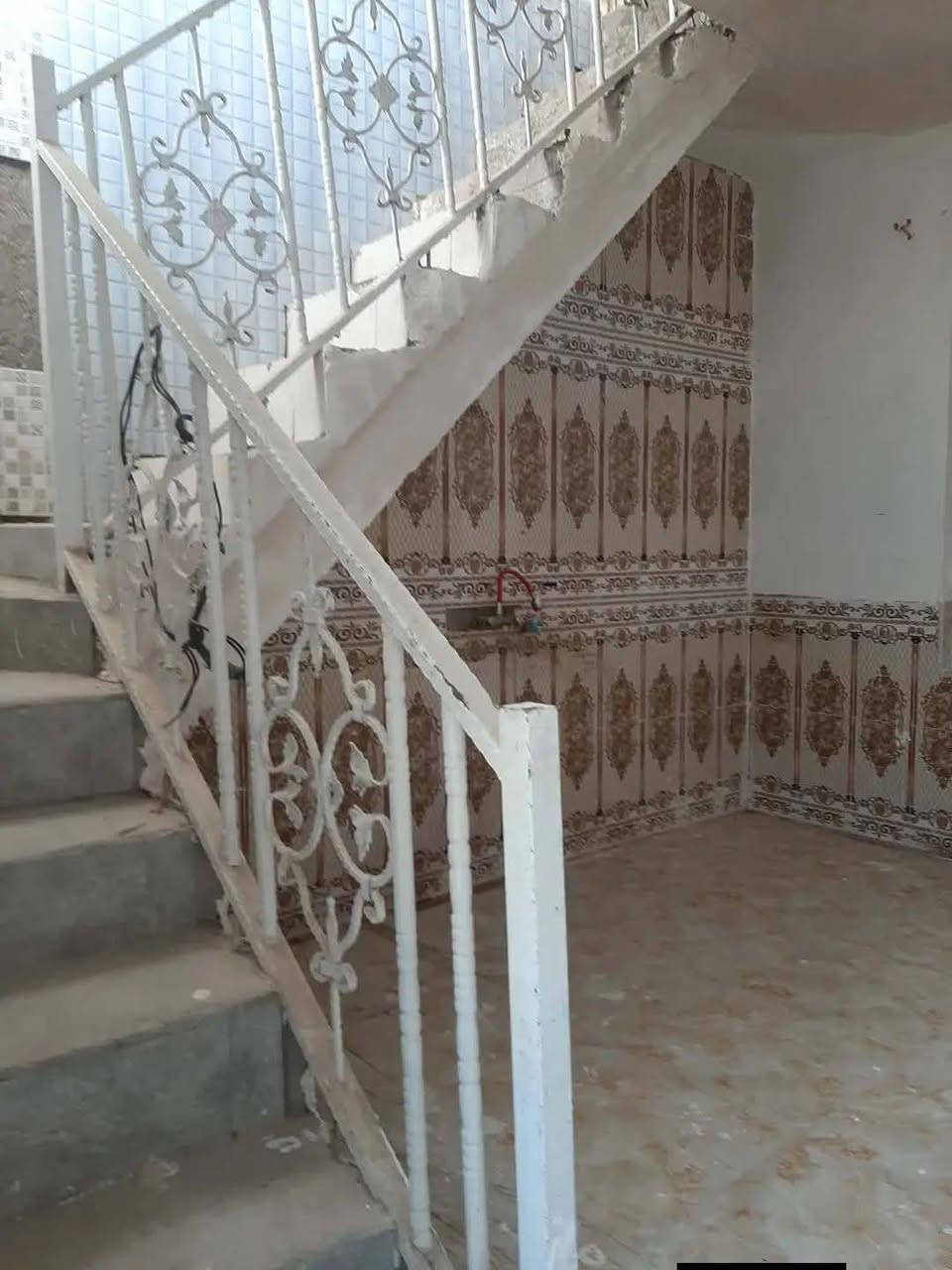 دار للأيجار 🏠 50م✅
سعر الأيجار 200 الف مع اجور الماء والكهرباء 💵💵
الموقع 📌النجف حولي على شارع
15 قرب المدارس وقرب السوك
خدمات كامله 🔥🔥 
يحتوي على غرفه نوم ومطبخ مفتوح عالصاله  خط مولده تانكي سخان 🩷

***********
***********
