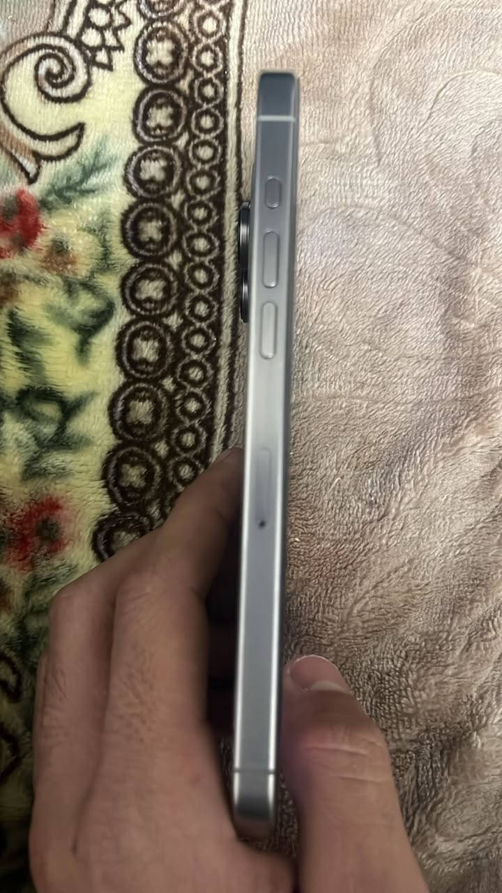 س ع ايفون15برو ماكس ماستر مستخدم سنه مشحون 600مره فقط بطاريه87 /256 كيكه كارتونه غراض كامل +بكج حمايه بي السعر مليون مع المجال رقمي***********
