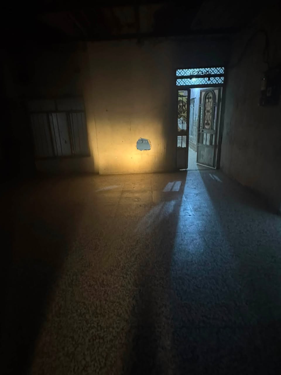 سلام عليكم يوجد المساحه ١٢٠ م حي الوحده بدور زراعي يعني لبيت زراعي بيت نضيف بي غرفه وصاله ومطبخ وصحيات وستقبال وساحه جبيره مكفول عشاريا فقط لبيع قرب بيت معارج البهادل اي ستفسار لاتصال ***********@سعره ٢٥ مليون وبي مجال @
