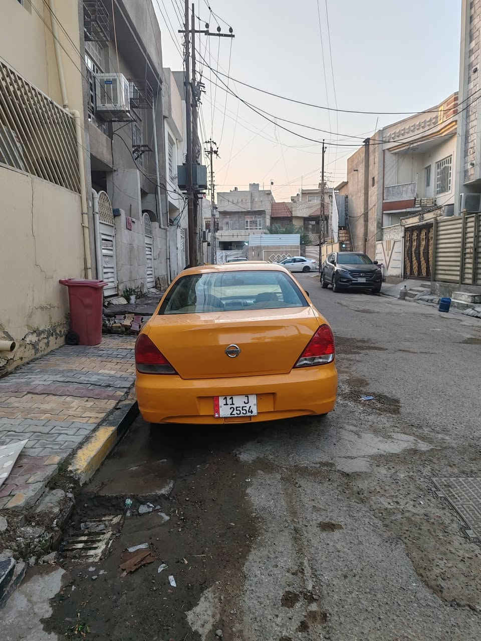 سلام عليكم للبيع سني 2011 شركه عامه امحور اوتماتيك قبق اسود ياباني كير ومحرك بلجيس صدر جديد تايرات جديد غرفتها جديده تبريد ثلج والسياره احلى من الصور السعر 88 مكان السياره بغداد حي الاعلام شارع البداله ممتواجد ع الفيس  رقمي ***********
