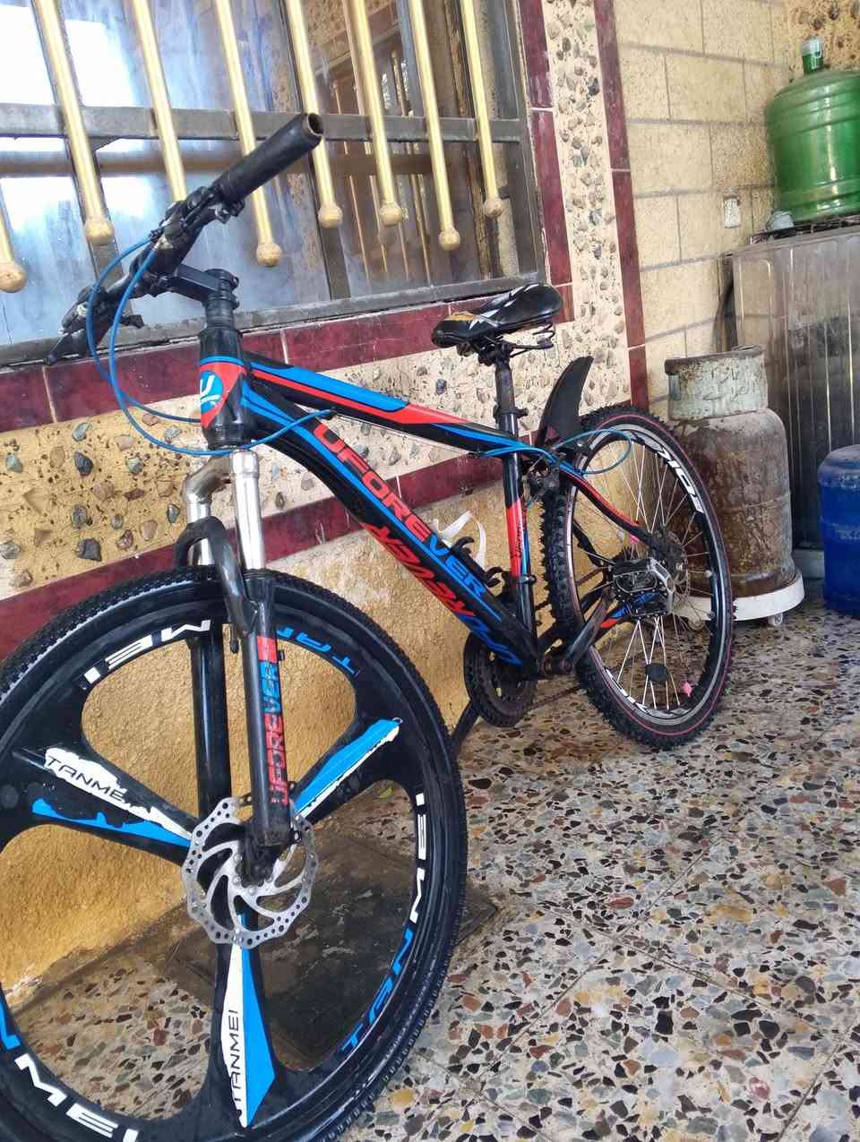 السلام عليكم عارض بايسكل للبيع مال سباق السعر 100بي مجال الرقم***********
