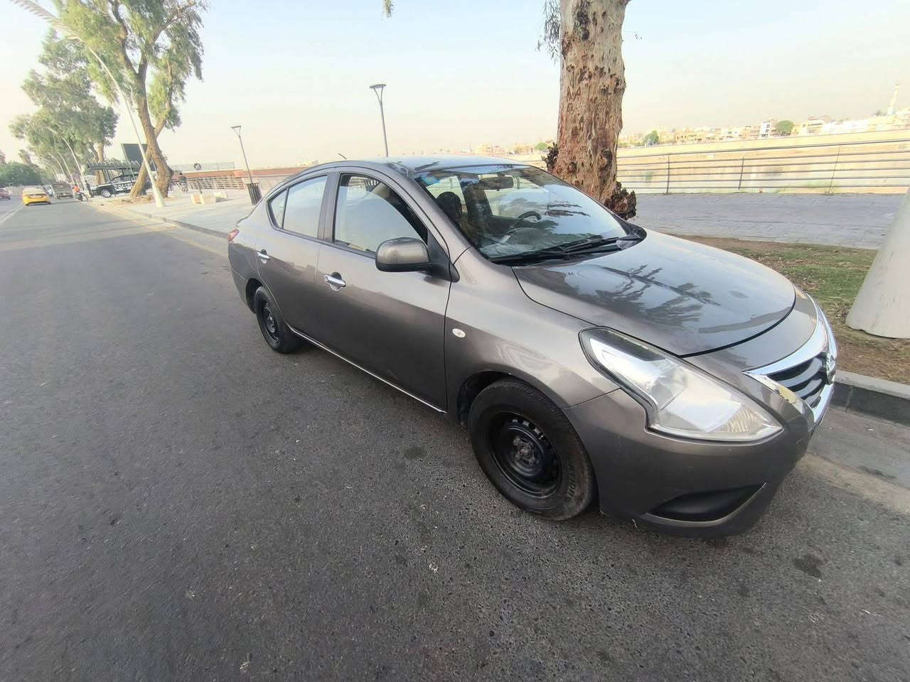 السلام عليكم للبيع نيسان سني موديل 2016 هندي بليته زركه جاهزة كير محرك تبريد ماشية 175 الف بيها فقط جاملغ امامي صبغ بدون دواخل يدات نيكل وتحكم ستيرن رقم بغداد بأسمي انكليزي هزة وسنوية ولوحات جديدة السعر 89  للأستفسار ***********
