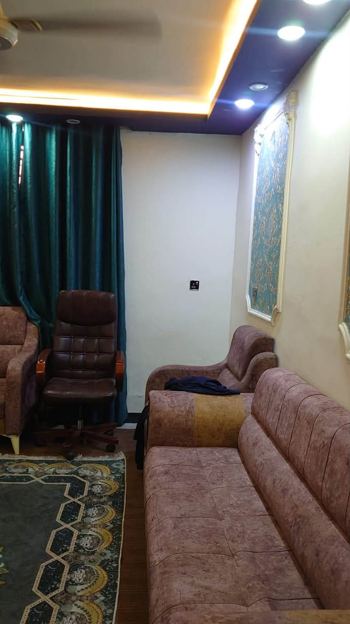 مشتمل للبيع
المساحه 50 م واجهه 6.5 نزال 8 
حي الجهاد مربع الطائي خلف افران الكوخ 
يحتوي على غرفتين نوم وصاله وحولي وخدمات 
لمعرفة السعر ***********
