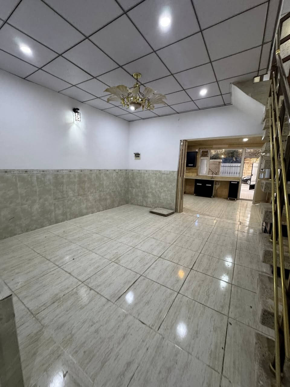 منزل للبيع في حي  #هفالان  ‏(مركز المدينة  اربيل) 
 خانوو بۆ فرۆشتن لەگەرەکی  #هەڤاڵان   
مساحة:- 100متر
  يتكون من :-
 مطبخ 
هول
 صحيات 
3 غرف نوم
البيت #طابو يسجل بأسم اي شخص يحمل الجنسية العراقية 
‏📍موقع البيت:-هفالان قريب عل  سایدین منارە 
  —————————————
‏ للاستفسار 
كورك ***********📞
اسيا ***********📞
—————————————
📍موقع عقارات جميل:- اربيل هفالان خلف مطعم باب الحارة 
 https://maps.google.com/?q=36.194012,44.049461
—————————————
