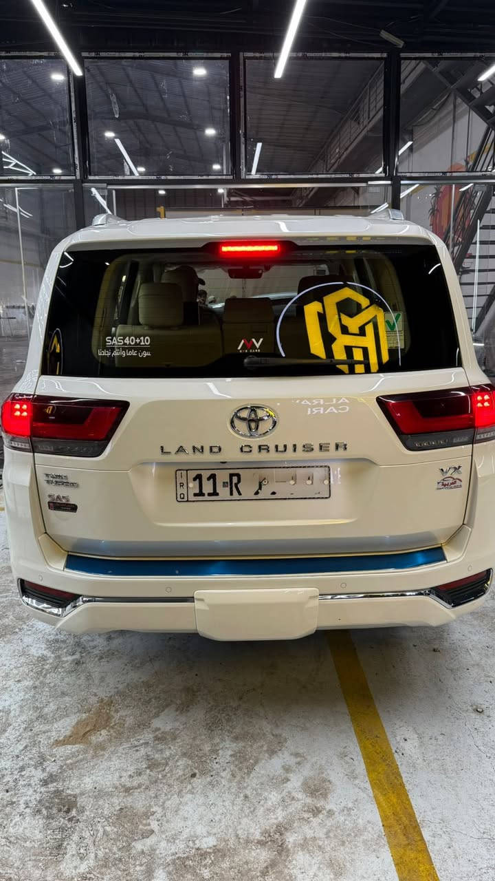 السلام عليكم 🌟
للبيع Toyota Land Cruiser موديل 2023  
فئة VX — محرك توين تيربو  

📌 الممشى: 58 ألف كم  
📌 ضمان شركة SAS  

✨ المواصفات:  
✔️ حساسات أمامية وخلفية  
✔️ رادار + مانع تصادم  
✔️ تدفئة وتبريد للمقاعد الأمامية والخلفية  
✔️ شاشات أمامية وخلفية  
✔️ نظام تعتيم للمرايا  
✔️ تحديد سرعة + تنبيه خروج عن المسار  
✔️ مقاعد كهرباء مع حفظ وضعيات  
✔️ ستيرن كهربائي مع حفظ  
✔️ مرايا قلاب عند الرجوع  
✔️ وضعيات قيادة متعددة  
✔️ نظام نزول وصعود المنحدرات  

🔹 السيارة مكفولة كفالة عامة  
🔹 ملاحظة: بارد خفيف بباب السكن  
🔹 السيارة باسمي والتحويل ثاني يوم  

📍 بغداد / الدورة  
📞 ***********  
اتصال أو واتساب  
السعر خاص او الاتصال على الرقم +واتساب
