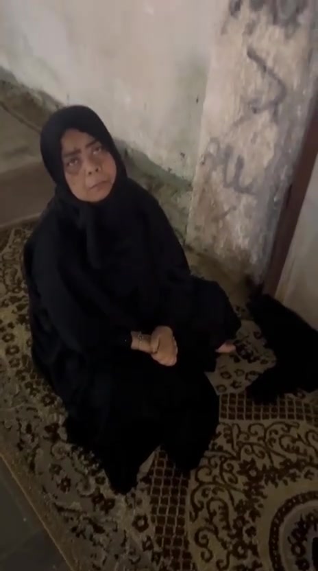 مناشده الكل إنسان خادم الامام الحسين ع 
هاي حجيه معوقه ومشلوله ساكنه حواسم ماعدها اي معين 
دكول امنيتي كرسي كهربائي سعره 550الف 
 اروح ازور الامام الحسين بي مانساكم طول عمري بالدعاء
هذه الماستر كارد 1558092977
هذة رقم ***********
