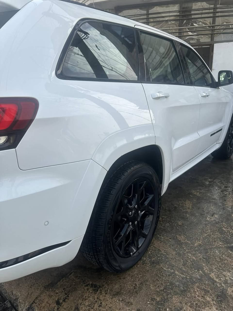 السلام عليكم

جيب كراند شيروكي فئة S ( خـليـجـي ) ام رادار  

‏‎موديل21  فول مواصفات وكالة هارلم 

المحرك : V6.  3.600 ‎  

رقم بغداد

سياره مكفوله من الصبغ و التبديل و البارد 

‏‎ ماشيه  67 الف حقيقي شرط الفحص

لون ابيض سياره جديده بمعنى الكلمه 

‏‎* المواصفات :

‏‎*رادار امامي وجانبي 

‏‎* نقطة عمياء .

‏‎*داخل جلد 

‏‎* دفع رباعي 4x4 . 

‏‎* فرش المقاعد من الجلد . 

‏‎*صفي المقاعد الأمامية كهربائية .

‏‎* ذاكرة لحفظ وضعيات الجلوس . 

‏‎* صفي المقاعد الأمامية مع تدفئة . 

‏‎* صف المقاعد الخلفية مع تدفئة . 

‏‎* ويل قياس 20 انج .

‏‎* مقود السائق كهربائي . 

‏‎* تدفئة ستيرن . 

‏‎* سقف بانوراما .

‏‎* شاشه كبيرة 8.4 انج .

‏‎* نظام الملاحة (GPS) . 

‏‎* نظام خاص للطرق الوعرة . 

‏‎* مصابيح امامية زنون . 

‏‎* المصابيح الأمامية مع LED لايت . 

‏‎* كشافات ضباب بروجكتر زنون . 

‏‎* تشغيل عن بعد .

‏‎* صندوق كهربائي .

‏‎*  حساسات أمامية . 

‏‎*  حساسات خلفية .

‏‎* كاميرا خلفية .

‏‎* بخاخ ماء لتنظيف المصابيح الامامية .

‏‎* مرايا بخاصية التعتيم الذاتي . 

‏‎* مرايا جانبية قابلة للطي . 

‏‎* بلوتوث تلفون . 

‏‎* محدد سرعة . 

‏‎* نظام تشغيل واطفاء اوتماتيكي للمحرك للتوفير من صرف الوقود . ( Auto Start System ) .

‏‎* نظام بريك اوتماتيكي ( Auto Break System ) .

السعر 35,000$ 

 ***********

‭0790 164 0980 ‬ 

بغداد حي الخضراء
