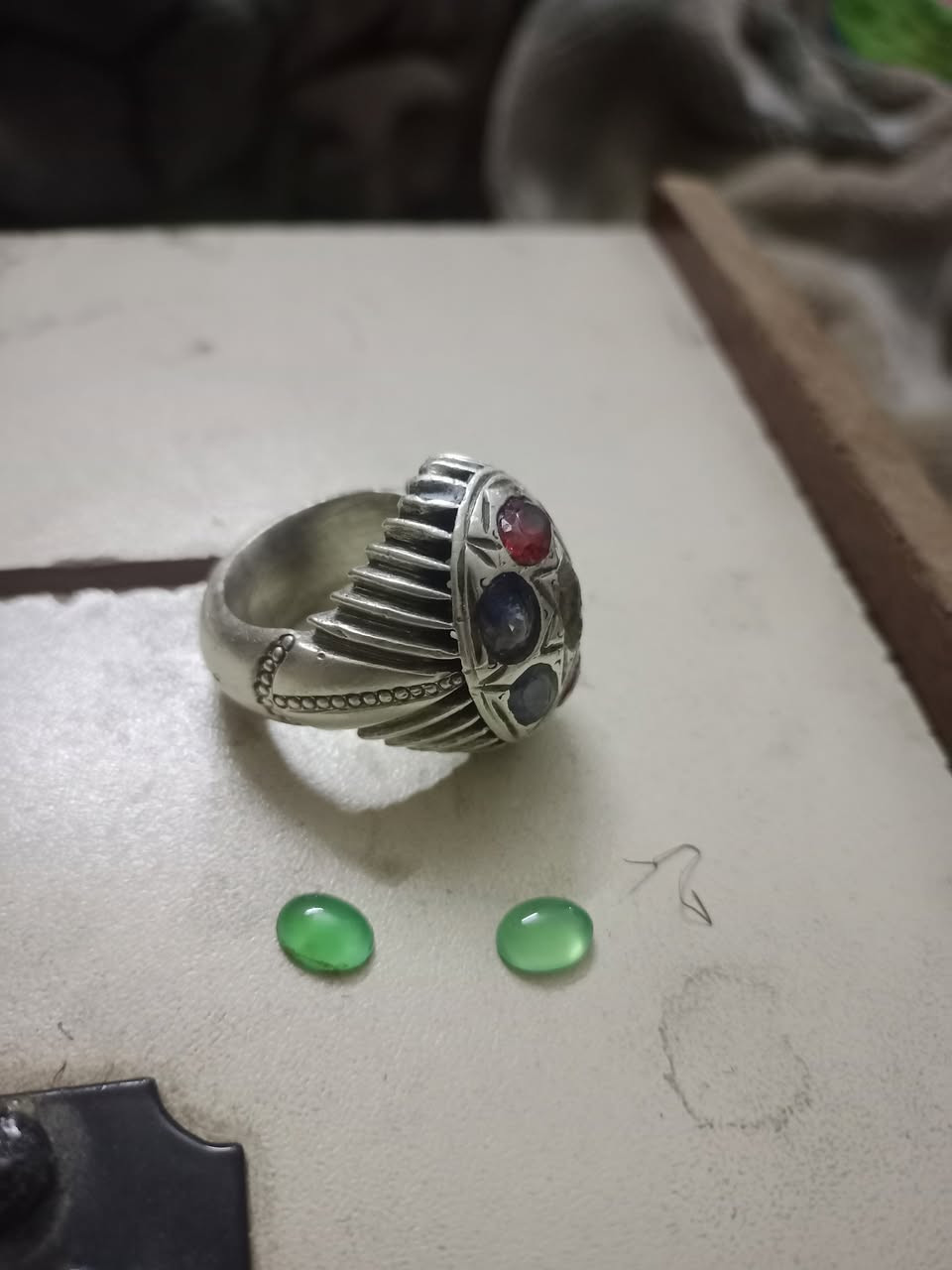 السلام عليكم احبتي محبس انتيكه يهودي 40 غرام صافي نقص بس الحجر النص وعندي يرادلها جرخ للحجر 150 قفل قفل مدينة الصدر .


**إذا كنت صاحب هذا الإعلان وتريد حذفه لأي سبب، رجاءا أرسل رسالة إلى الدعم الفني**