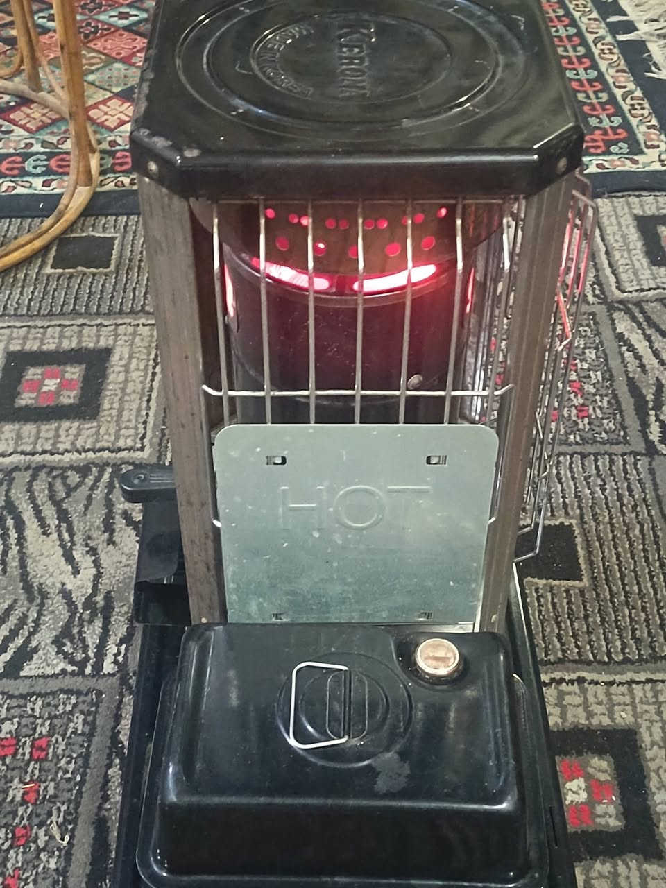 اسلام عليكم صوبة نفطية كورية انتيكة اصلية نضيفة كلش شرط غاز مابيهة سعرهة 150 وبيهة مجال قليل العنوان بغداد ***********
