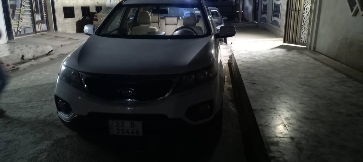 سورنتو 2012
فول مواصفات ما عده الفتحه

اربعه سلندر محرك مفتوح

بصمه شاشه اندرويد

تحكمات ستيرن

سبعه راكب

رقم اربيل باسمي وبيها كوبون بانزين حديث

بيها بس قبق الصندوك مصبوغ بدون دواخل

مكاني موصل
السعر 153ورقه وبيها مجال

***********
