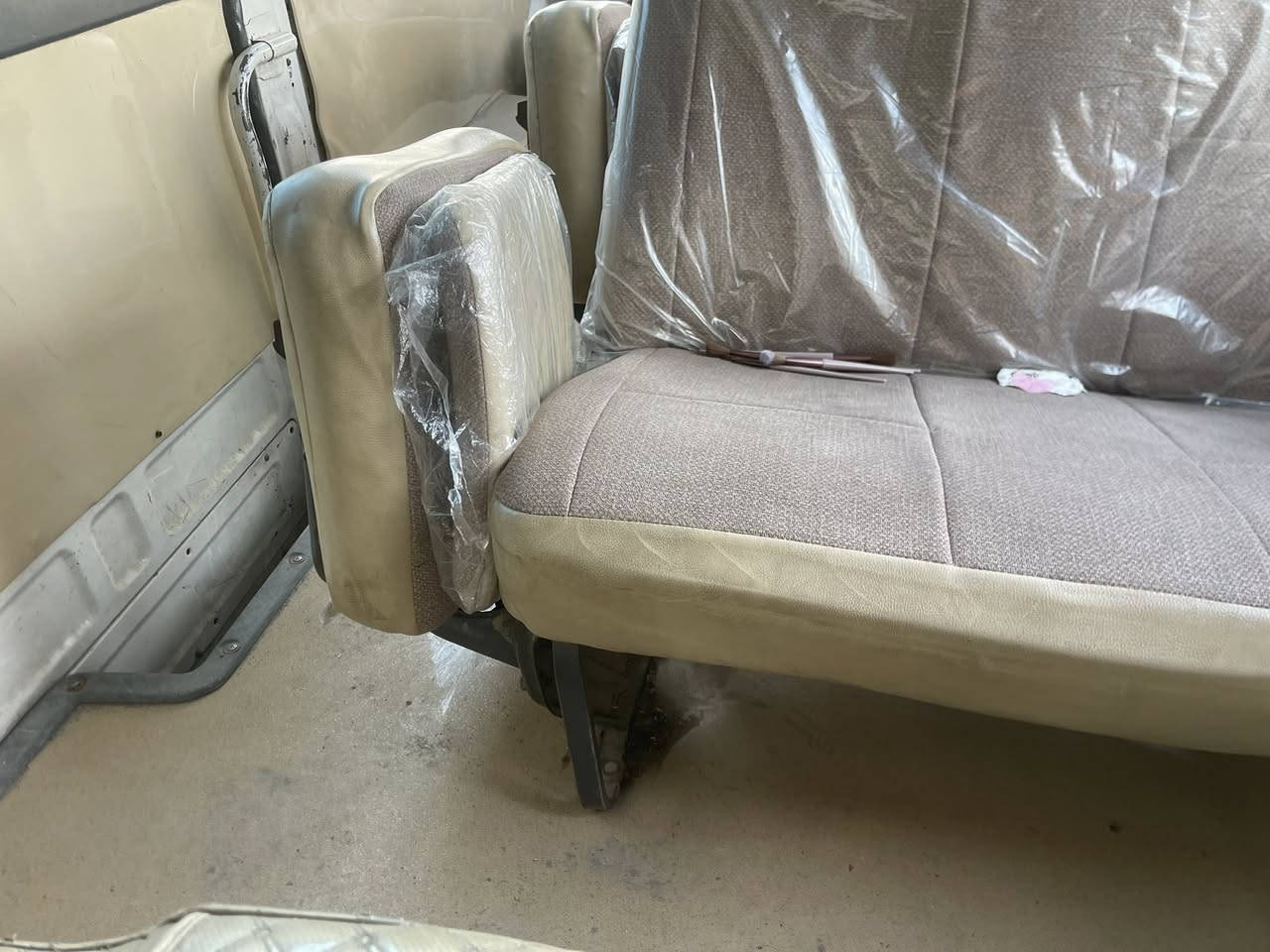 السلام عليكم 
نيسان يورڤان موديل ٢٠٠٨ بيها تچية دوشمة جديدة ارضية جديدة رقم كربلاء
السعر ٧٠ قفل 
مكاني المعلمين مال المشتل 
***********
