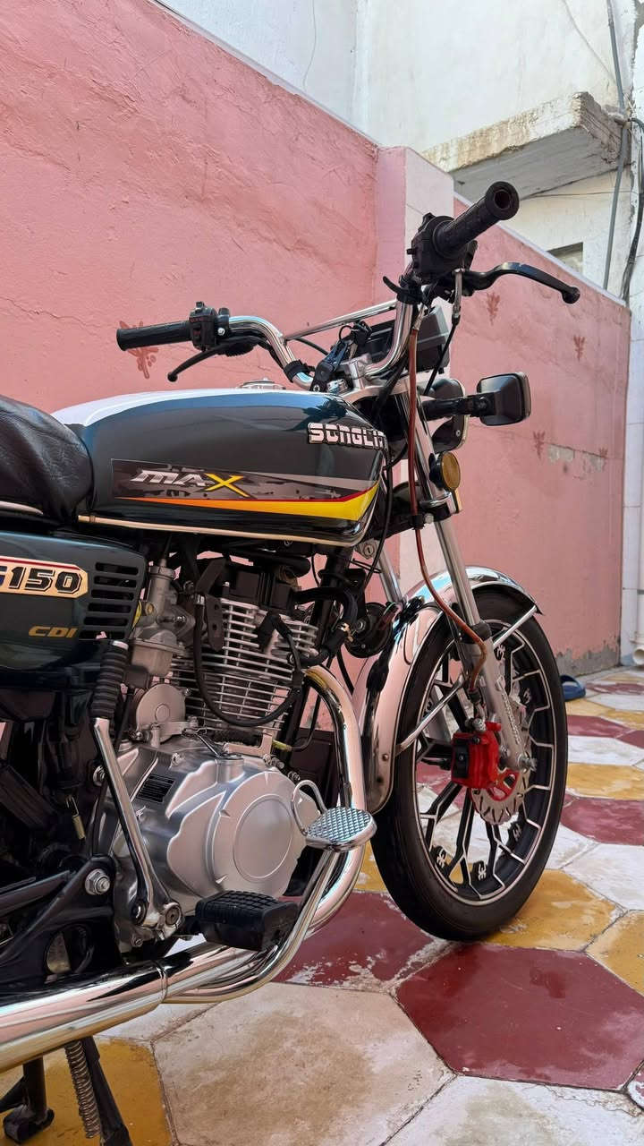 السلام عليكم دراجه سافان للبيع اوراق سكنر موديل ٢٤مكفوله كفاله عامه مكينته برغي  مامفتوح بيه مكان الديوانية الاسكان السعر ٧٠٠وبيه مجال رقم صاحب الدراجه***********
