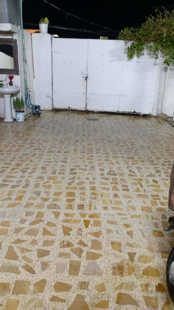 بسعر ٤٨ مليون دار المساحة ٢٠٠ متر طابو زراعي سند ٢٥ بناء جيد جدا الموقع اكسيرات شارع شلاكة للاستفسار الاتصال على الرقم *********** او مراجعة مكتب الديار شارع العلوة
