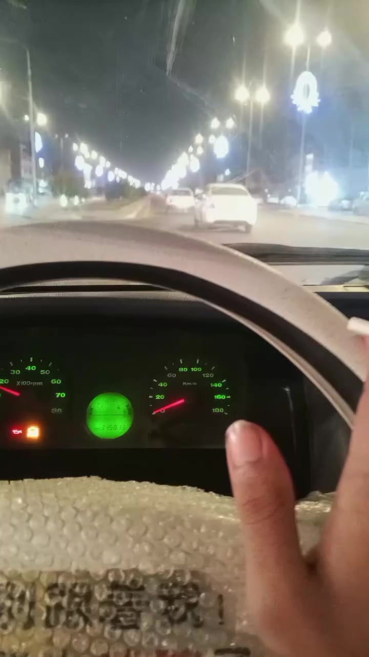 عيني السلام عليكم سياره سايبه للبيع جير ومكينه مقفولات وقشر نظيف كلش الجيش النظافهم الموديل 2014 السعر 33 ورقه حداديه جديده الشراي ينكسر هذا الرقم مكاني كربلاء حي الغدير قرب الصوره***********
