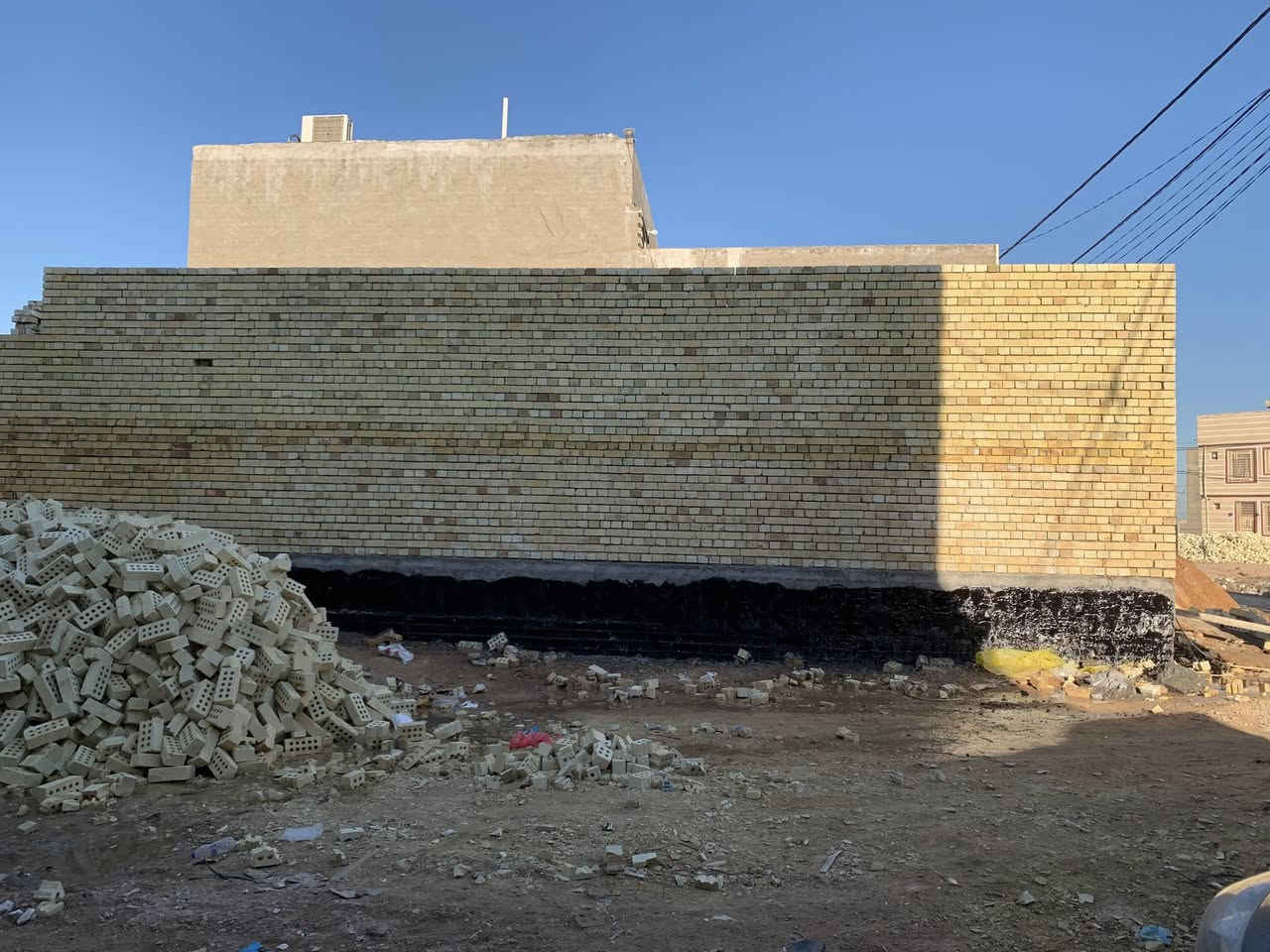 سلام عليكم خلفه بناء 🔨 متفرغ حالين شغّل درجه أولى شرط ستلام 👷 مهندس  تنضيف ورش بعد العمل 
***********
