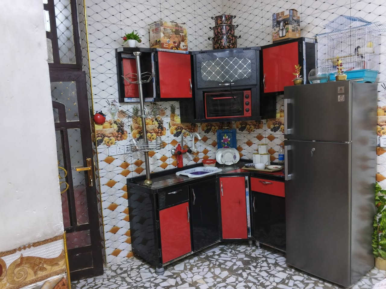دار للبيع حي الزهراء شارع غسل بغداد كافة الخدمات ***********
