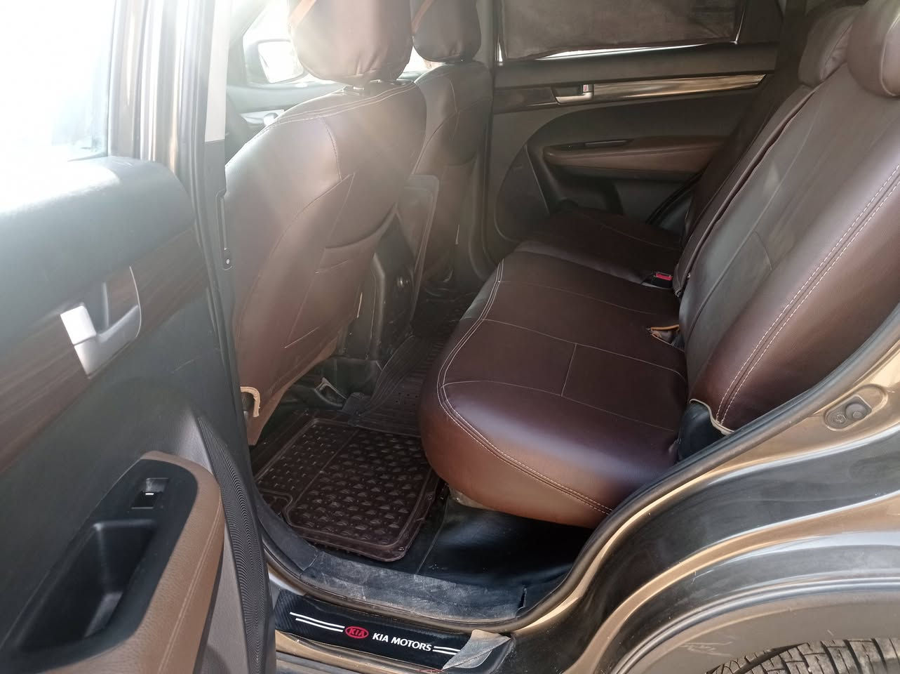 السلام عليكم ورحمة الله وبركاته للبيع او مراوس   
سورنتو 2010 رقم اربيل  الون زيتوني
سياره فول مواصفات خليجي 
محرك 6سلندر 
7راكب 
3قطع تبريد 
فور ويل 
تشغيل بصمه ابواب بصمه 
تحكم ستيرن 
اشاير بل مري 
بنرامه 
كشنات جلد 

باتري جديد 
محرك توني بدلته كله قطع وكاله اصلي 
سنويه ساقطه 
سياره بيه بارد حافت البنيد 
وعندي صوره قبل الشغل 
وبيه شخوط بل باب عكس السايق وكحلتهن 

 ***********
