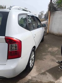 للبيع كيا كارنز خليجي 2012 رقم بغداد  (د) تحكم ستيرن فتحه سبعة راكب سع...