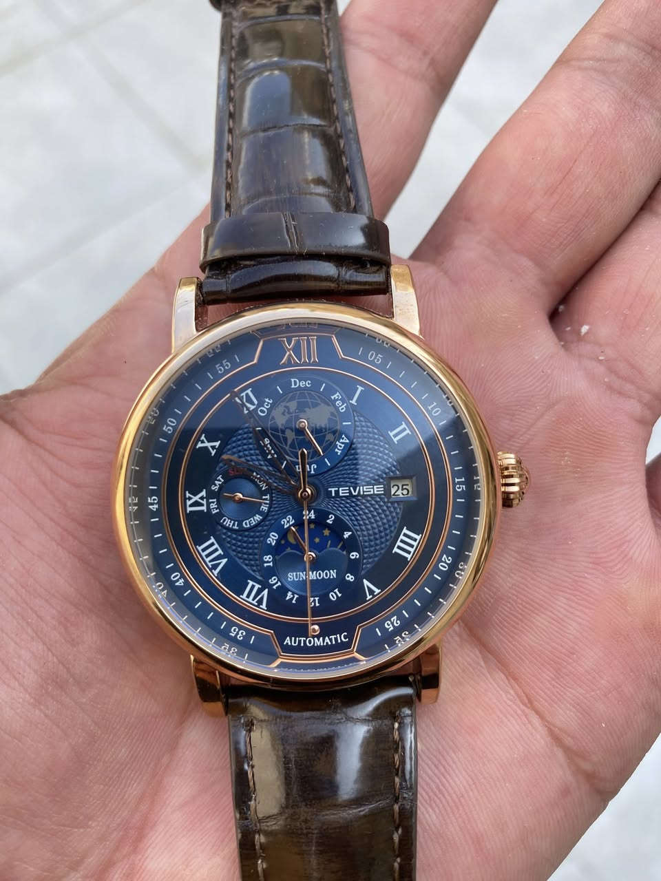 ساعةTEVSE براند بريطاني
اوتماتيك  شمسي قمري
شهري سبوعي متعددة الوظائف
ميته ازرق قطر كبير 44/52
جديدة لم تستخدم شغالة مضبوط
سعر 70 الف يتوفر توصيل


**إذا كنت صاحب هذا الإعلان وتريد حذفه لأي سبب، رجاءا أرسل رسالة إلى الدعم الفني**