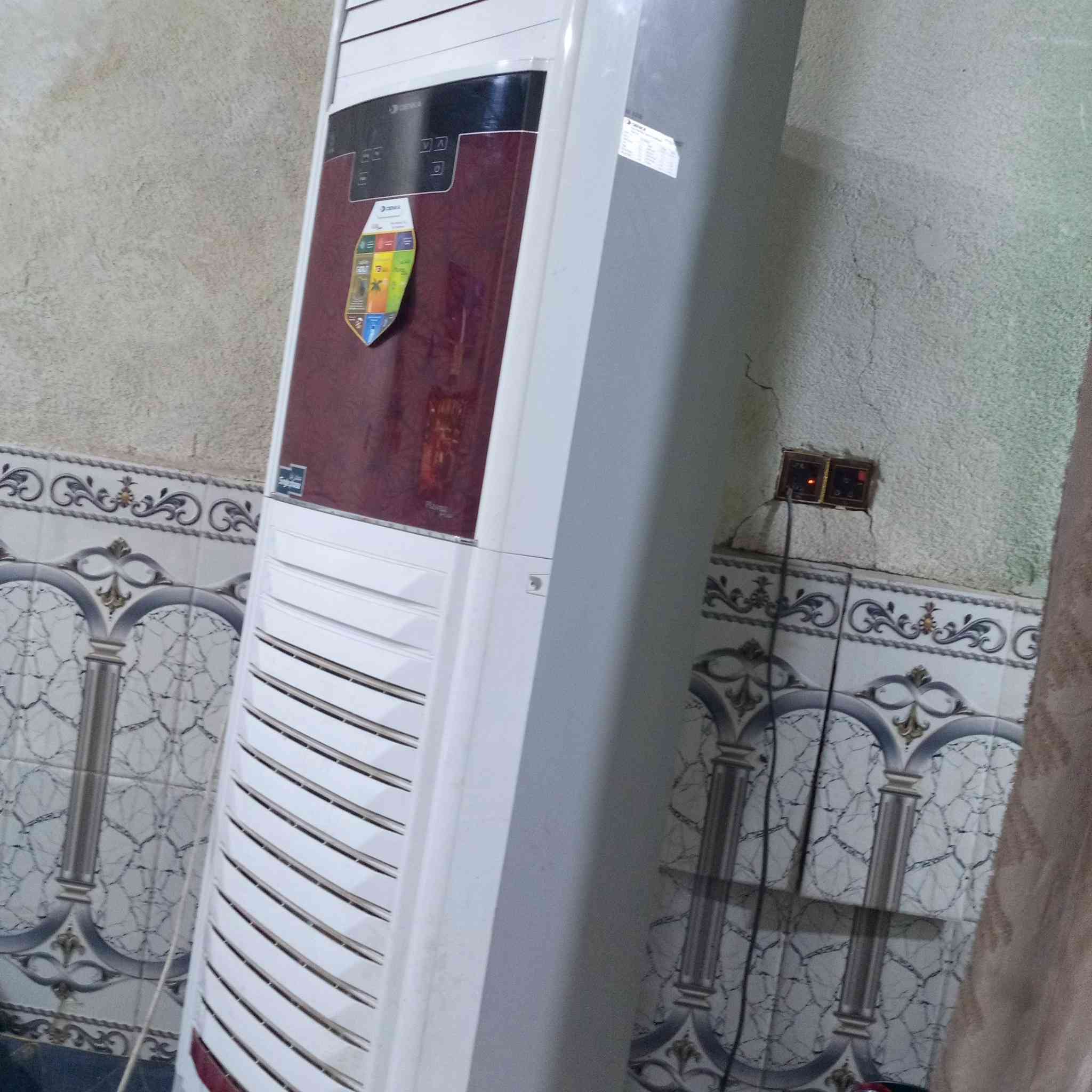 سلام عليكم ورحمه الله👋
عندي سبلت عمودي 3طن 🥶
فانين 
سعر 800بي مجال💵 
رقم هاتف 📞
***********
