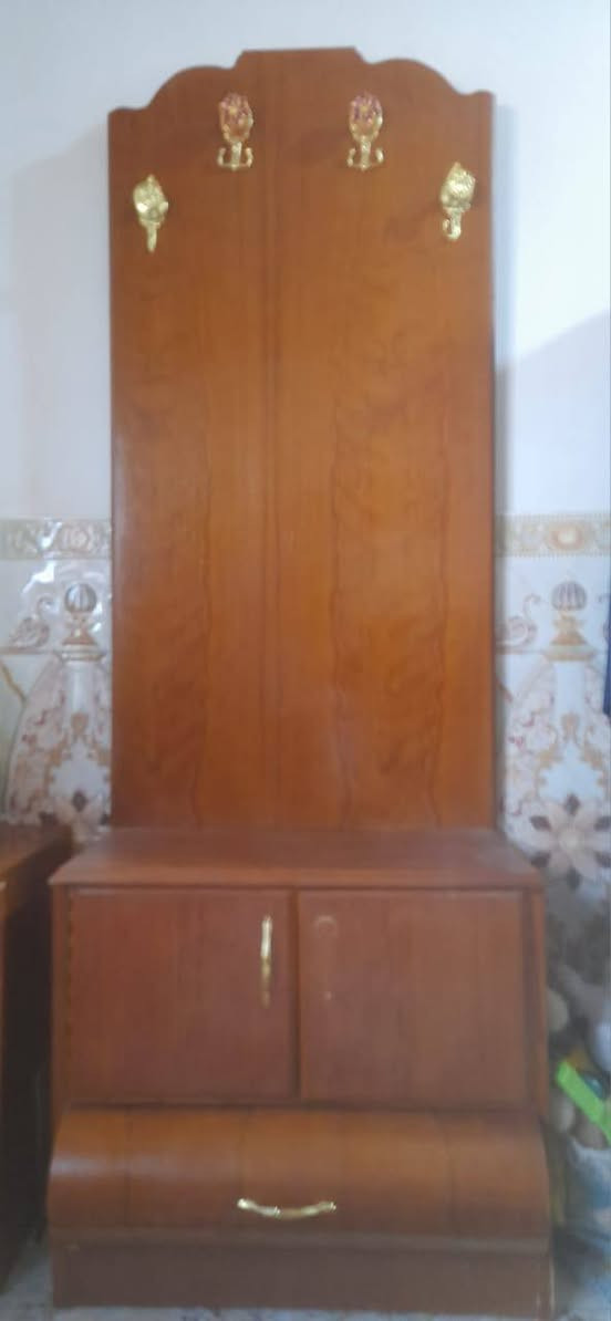 السلام عليكم مكلف بالنشر  غرفه اخشاب صاج للبيع السعر 300وبيهه مجال الاتصال على الرقم ***********
