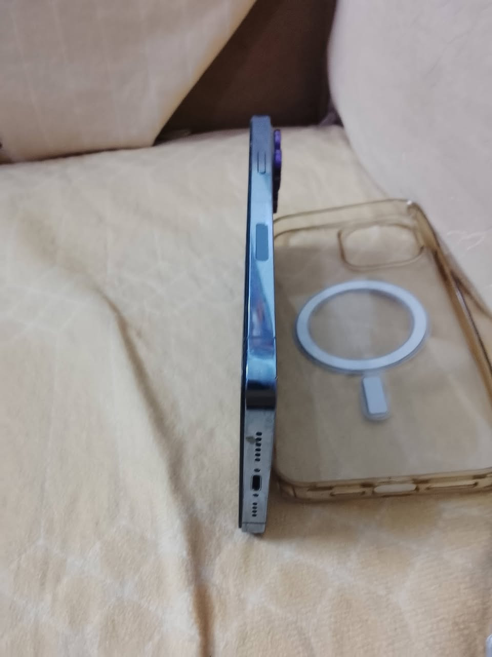 سلام عليكم 13برو ماكس زلغ مابيه
مبدل فقط بطاريه وكامره سعر 525وبيه مجال بغداد 
حي اور ***********
