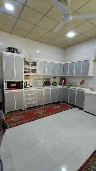 🏡 دار سكن طابو زراعي – سند 25 – للبيع في حي الجامعة
📍 المساحة: 300 متر

فرصة مميزة لشراء بيت واسع وبناء عصري جديد، يقع في حي الجامعة خلف مركز الشرطة، ويبعد فقط 30 متر عن الشارع الرئيسي.

🔹 مواصفات الدار:

استقبال واسع

صالة كبيرة راقية

غرفتان نوم

مطبخ كبير مع كيلدور

درج دور

طارمة أمامية

كراج

حديقة ومناور

الأرضية بورسلين درجة أولى

البناء كونكريت مسلح

السقوف جبسمبورد حديث

البيت نظيف جداً ومتعوب عليه

سنة البناء: 2023 – 2024

📍 العنوان: حي الجامعة – خلف مركز الشرطة – يبعد 30 متر عن الشارع الرئيسي

🏢  مكتب علاء الخالدي للعقار
📍 عنوان المكتب: الديوانية – حي الفرات – شارع الصب – قرب صيدلية النيزك
📞 للاستفسار الاتصال: ***********
