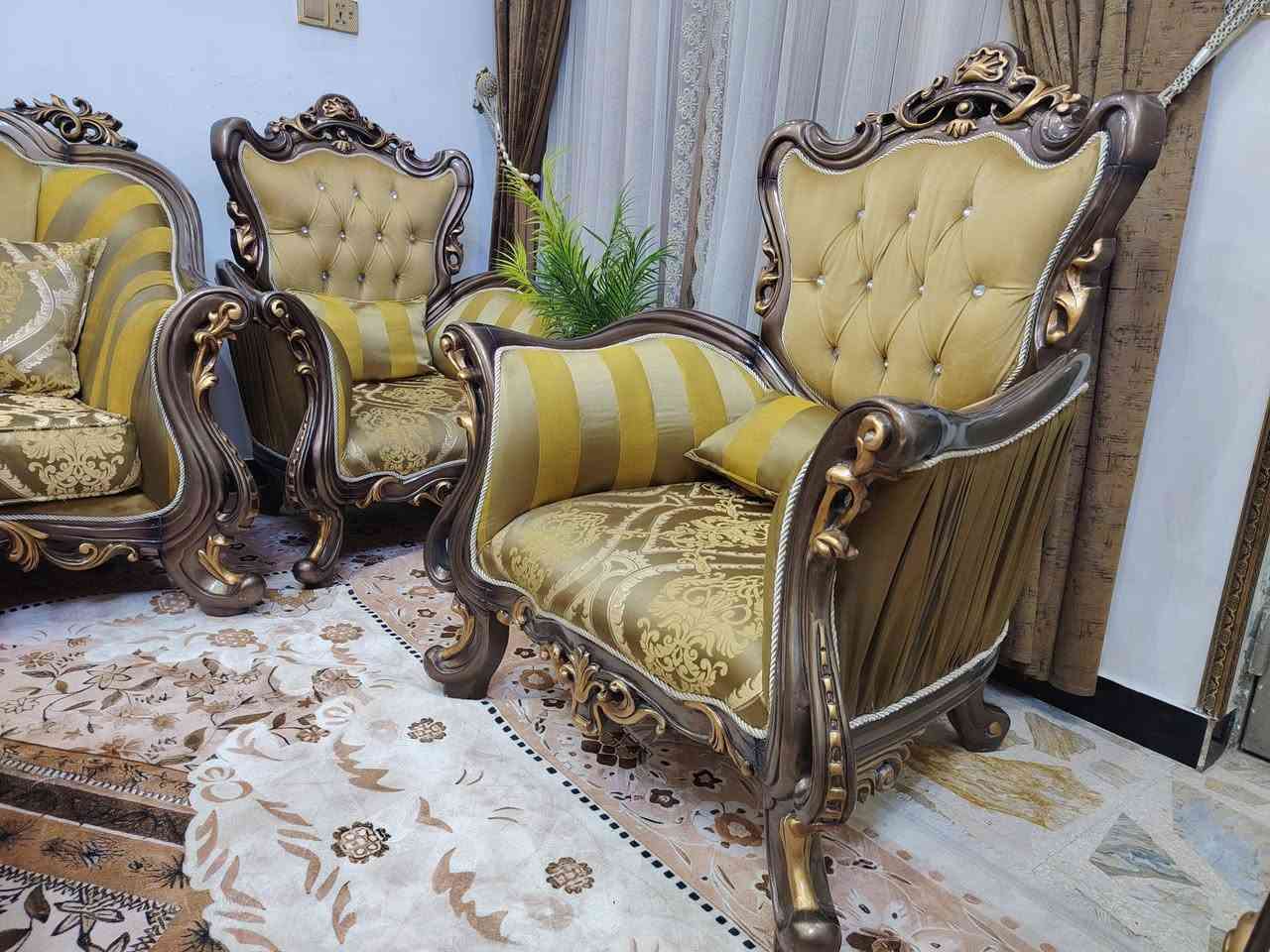 تخم زان ملكي تركي كلش نضيف  10 مقاعد مع طبله زان وسطيه العنوان مدينه الصدر للاستفسار خاص او الاتصال على الرقم ***********
