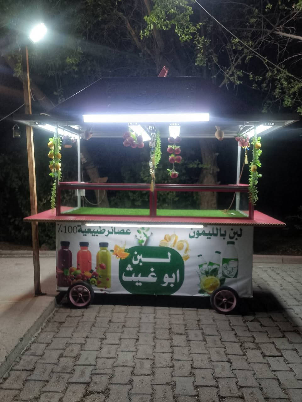عربانه كامله مابيها اي نقص وياها خلاطات عدد 3 جدد ممستخدمات وياها جلده + جاجوج  وياها المكينه مال عصاير اتريد وحدها سعرها 400 اتريد هيه وغراضها ب 600 مكاهنا الغزالية  
***********
