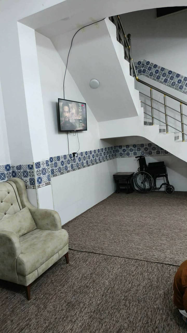 بيت مساحة 100متر بنادر  رقم الموبايل ***********
