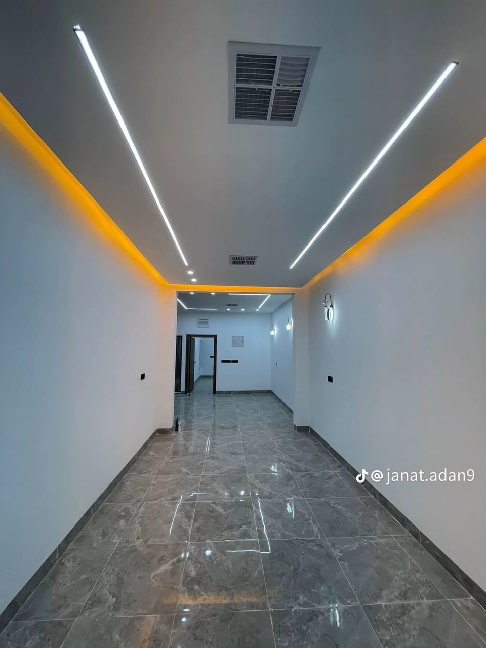 #🏠دار للــبيع Vip حديث
بناء سنة 2026
مساحة 120متر على شارع 15 متر
طابو صرف واجهه 6 طابقين 
 مبني باحدث المواصفات العصرية 
(كركوك حي المعلمين) 
 _________________طابقين
يتكون الطابق الأرضي :من استقبال + هول + غرفة نوم+مطبخ حار وبارد+صحيات 

الطابق الثاني 2 غرف نوم+وهول +صحيات 
البيت تبريد مركزي +وسقوف مغربيه حديثه مبني باحدث المواصفات + نظا كاميرات 🎥 مراقبة + غاز مركزي 
#السعر225 مع مجال

للاستفسار  عن 📞✔️اتصال 

  ***********
................................
أو زوروا مكتب السعيد الكائن حي الواسطي سايدين شقق ألغاز مقابيل جامع الشيخ ابراهيم البرزنجي
