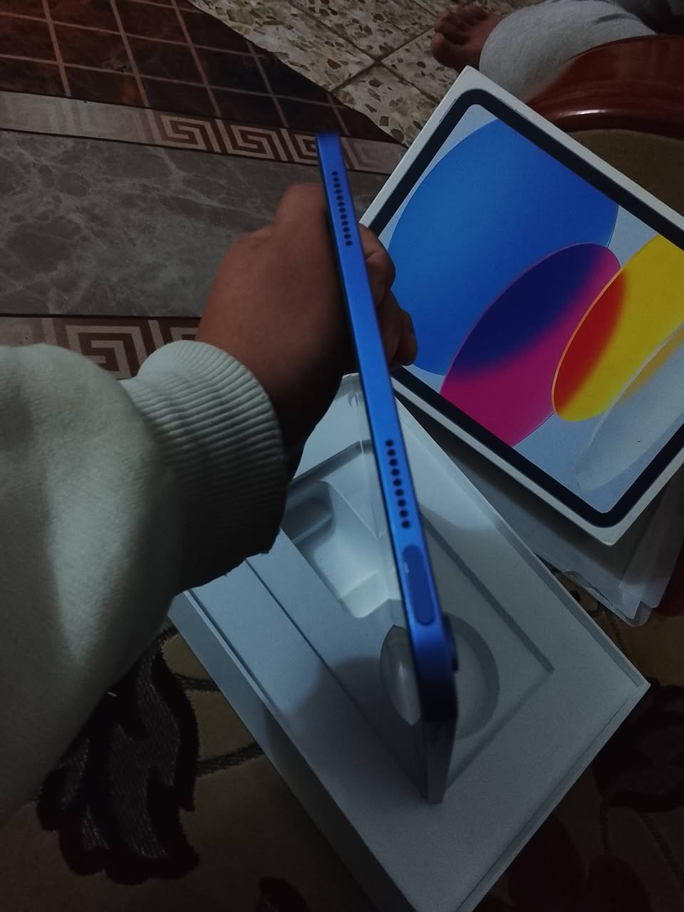 السلام عليكم ورحمة الله وبركاتة
ايباد 10للبيع نضافته 96بل ميه 
بل كارتونه ملتحقاته شاحنه بس 
مراوس ب11برو ماكس او بيع السعر 400 وبي مجال 
العنوان بغداد الدوره (الرقم ***********)بي واتساب
