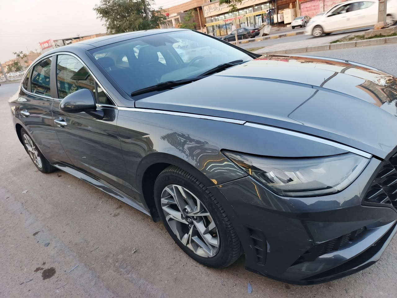 السعر 164 ورقه 
سوناتا 2023 موديل وارد امريكي 
فئة sel plus فول 1/1 رقم اربيل 
السياره   ضررها موضح بالصور بدون ايربااااااك ولاشاصي
شواصي كفالة
تحويل للمشتري او وكالة حسب رغبة المشتري . مواصفات sel plus 
كشنات جلد 
فتحة سقف بنوراما . بصمة تشغيل 
وتشغيل عن بعد وبوب بصمة
رادارات 360 جميع الجهات
مانع تصام من الامام والخلف 
كامرا خلفية دوارة 
شاشة ايباد تدعم كار بلي
2500 تنفس طبيعي
دشبول الكتروني متغير الوان حسب تغير أنطمة القيادة
درايف مود 3  انظمة قيادة
اوتو هولد
شحن مبايل واير ليس
تبريد قطعتين
كشن كهربائي 
تبريد بيانو منفصل دبل فريز
تحكمات استيرن جهتين 
كروز سرعة . شفتات استيرن 
تدفئة كشنات 
بك لايت لد . ولد امامي 
زينون عالي ناصي 
تحديد مسار قيادة آلية 
وباقي المواصفات معروفة 
النجف الاشرف
مكاني متوفر واتساب او الاتصال عالرقم
***********    
 164   سعرها  ورقة
