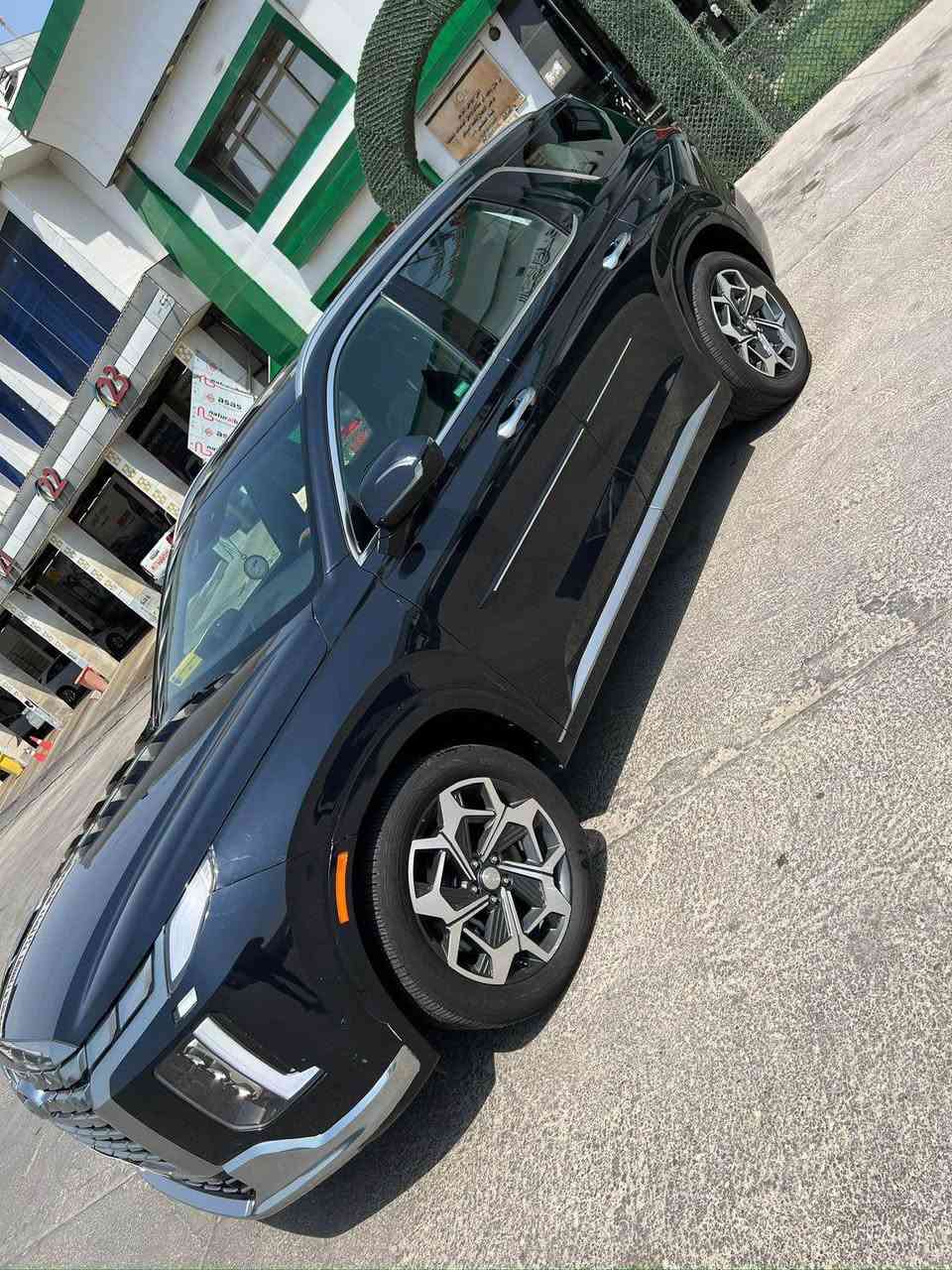 السلام عليكم 
بلسايد 2022فول 1/1 هيترك
المحرك : 3.8L V6
اللون :  ازرق غير محدد
رقم بغداد بأسمي 
المواصفات : 
فتحتين 
بصمة تشغيل + بصمة ابواب + تشغيل عن بعد
رادارات اماميه + خلفيه + جانبيه 
حساسات اماميه + خلفيه
5 كامرات 360 درجه 
كشنات اماميه خزن ميموري 
كشنات اماميه خلفيه تدفئه + تبريد 
كشنات جلد + سقف شاموه 
كشنات جميعها كهرباء+الصف الثالث صعود ونزول كهربائي
كشنات vip منفصل 
دشبول اضاءة محيطيه متعددة الالوان 
بردات جانبيه 
تبريد مركزي + منفصل التحكم 
تحكم ستيرن + شفتات ستيرن + تدفئه ستيرن 
مري هيتر + تعتيم 
ويل كب 20
سقف كنتاره
صندوق كهرباء شفط + 4وضعيات فتح صندوق
5 وضعيات قياده 
اوتو هولد + نقطه عمياء + اوتو بريك 
سايد بريك بصمه + مثبت سرعه + تحديد مسار 
شحن لاسلكي + شاشة كبير + carplay 
فور ويل 
وبعد بيها هواي مواصفات 
السيارة حادث  فقط جاملغ امامي جهة السايق سيارة مكفولة من صبغ ايرباك طاك
السعر 290 وبيها مجال قليل 
الشراي يتصل 
مكلف بالنشر 
*********** البصرة, العراق
