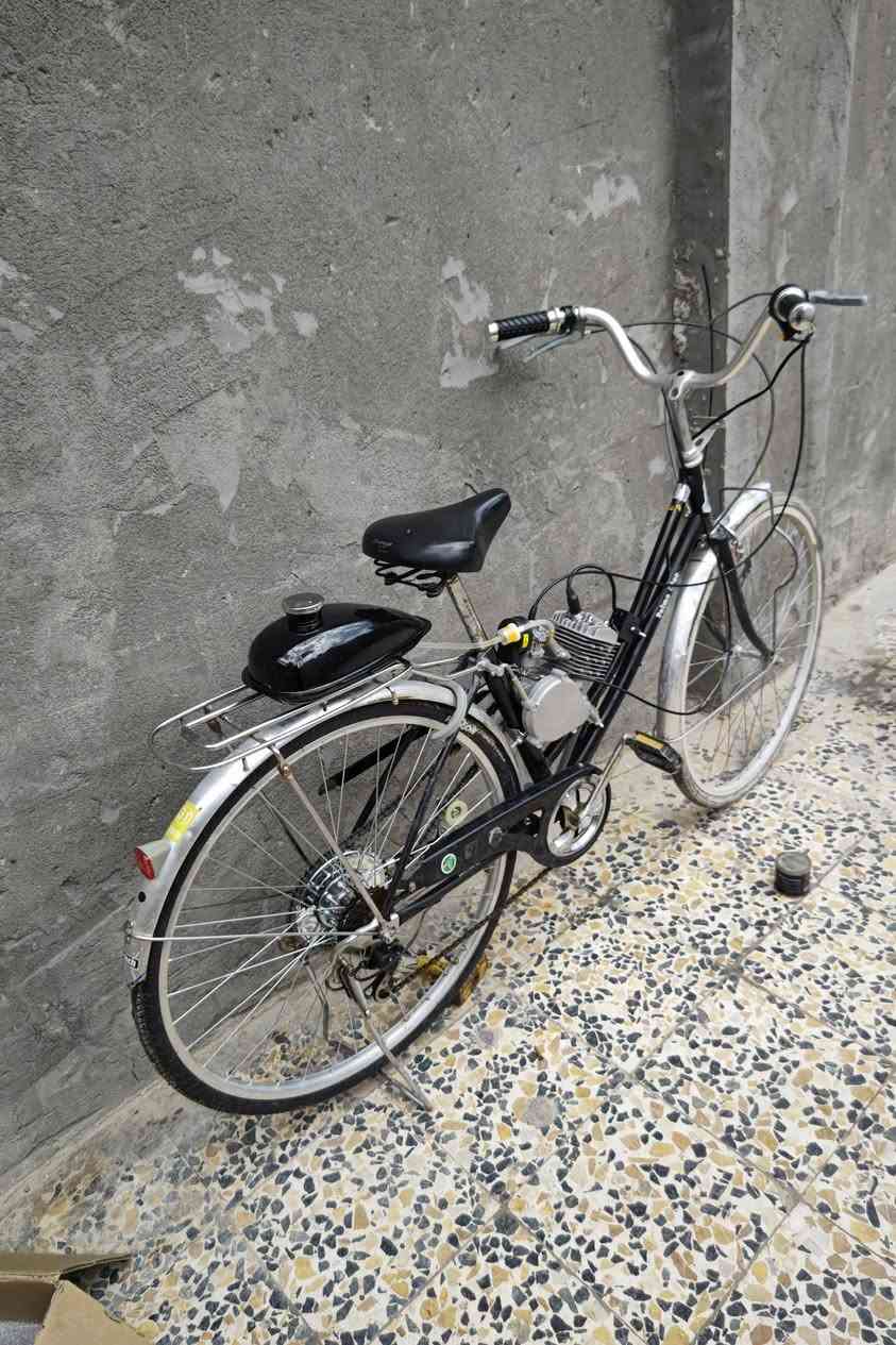 السلام عليكم بايسكل محرك 80 سي سي الله شاهد شد كارتون نضافه 100%البايسكل باله ياباني البارحة السعر 300 شاده التواصل واتساب ***********
