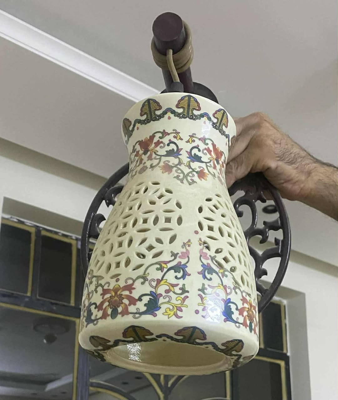 تعليقة سقفية ثلاثية ديكور عدد 1
براكيت جداري نفس شكل التعليقة عدد 4 خوات الجديد مابيهن كل نقص شغالات بغداد واتساب ***********
