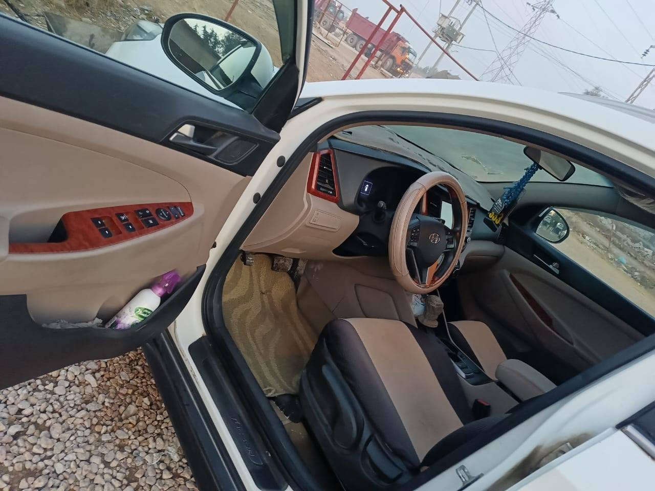 سلام عليكم 
توكسان مودي 17
مكفوله عدا الدعاميه الخلفيه 
مواصفات معروفه مال ال 17
ماشيه 65 الف حقيقي
تخم تاير كوري قبل شهر شاده
باتري جديد 
رقم نجف بأسمي 
اتصل وبيك خير ودلل
***********
***********
