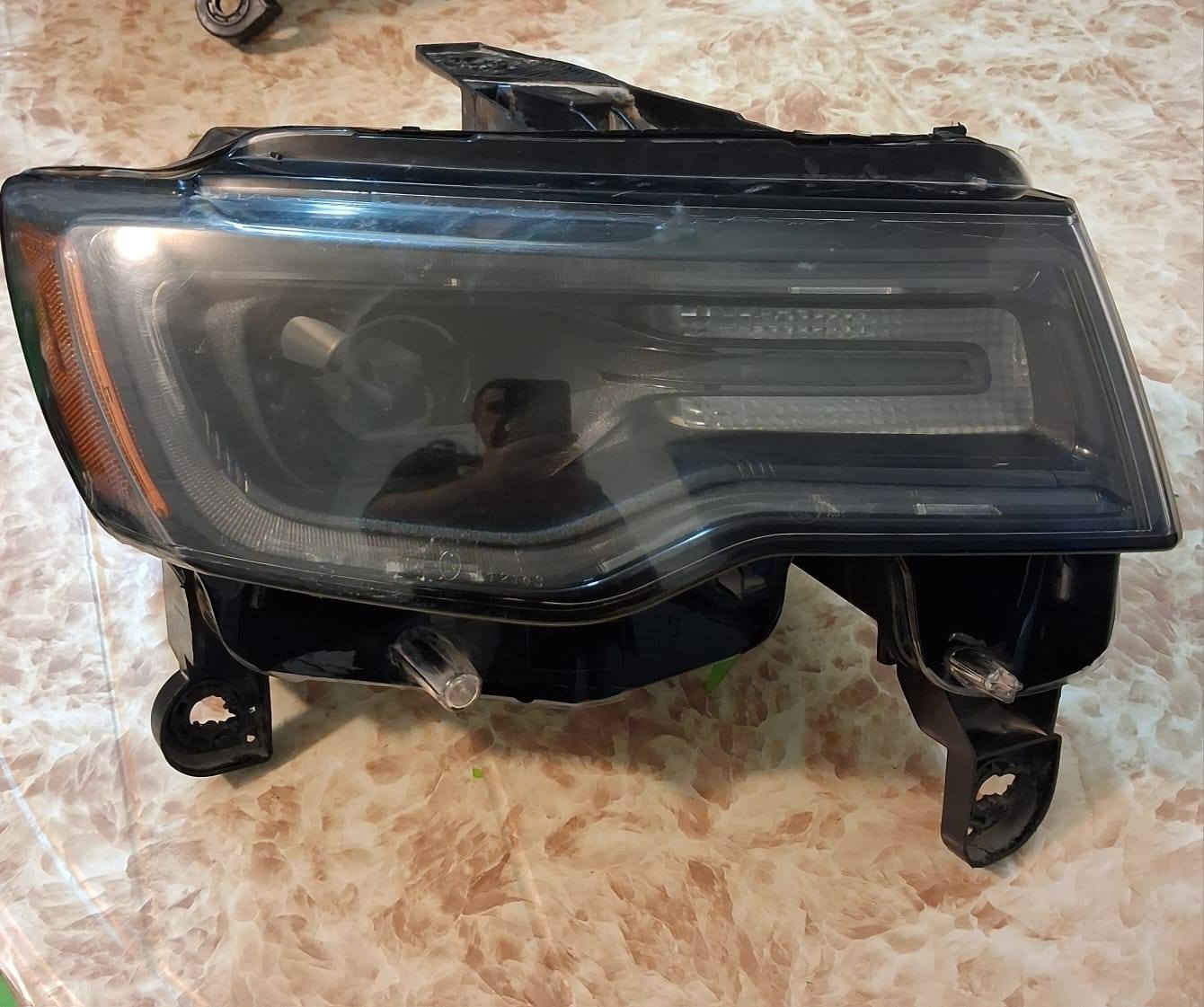 لايتات جيب 2021 نظيفات كلش بس الد الايمن النهاري متوقف للبيع ب 600 الف الاتصال مكان بغداد الجديدة ***********
