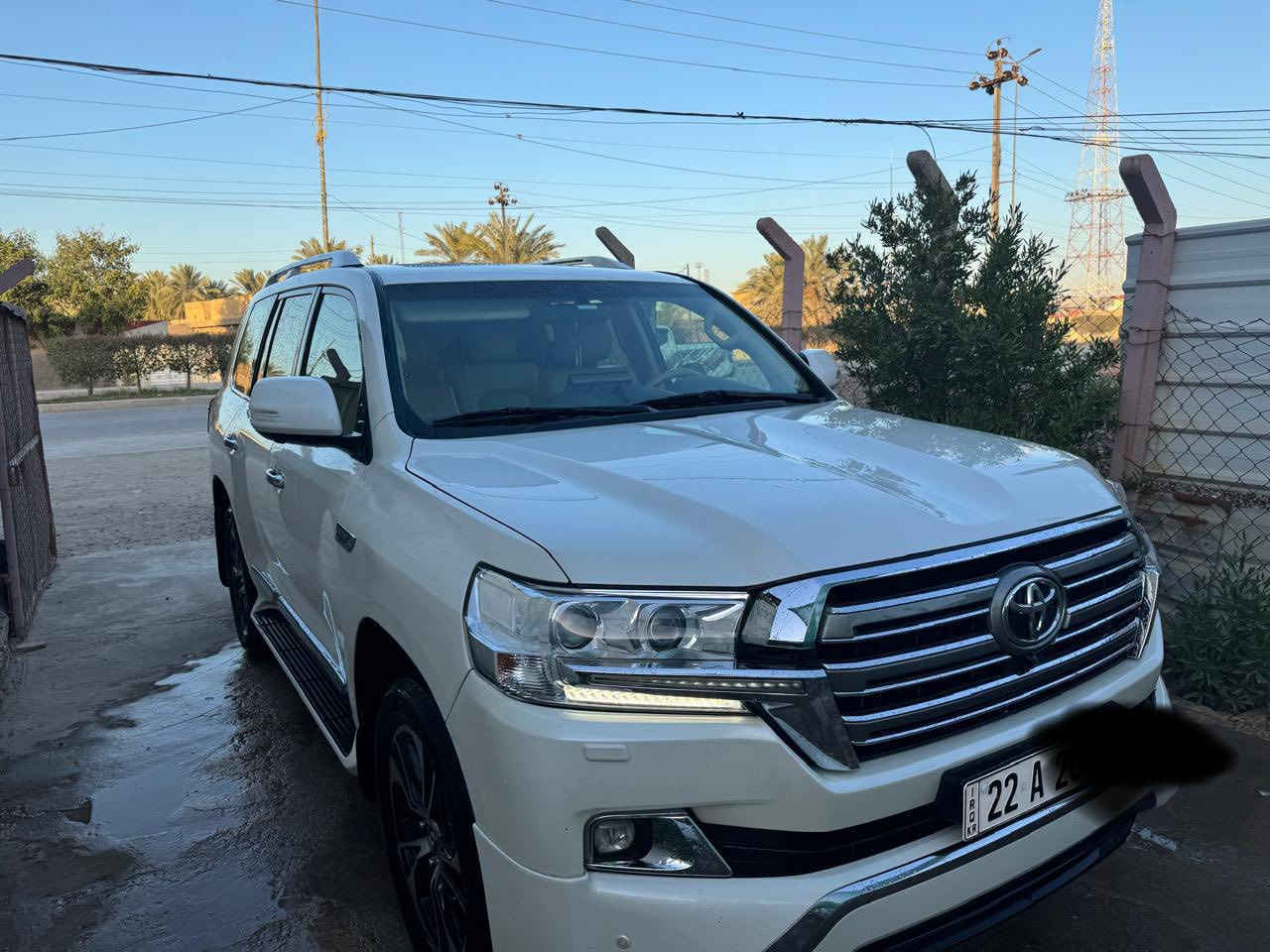 السلام عليكم للبيع لاندكروز موديل ٢٠١٧ فول مواصفات ساز معروفه مواصفات الساز 
فتحه 
بصمة 
دواسات ليزريه
٥ كاميرات
شاحن واير ليس
٣شاشات عرض
تشغيل عن بعد
كشنات جلد+كهرباء 
حساسات امامية خلفية 
زراك لايت 
محرك ٦سلندر مكفول مع الكير
تخم تاير دنلوب ياباني جديد
السيارة جاهزة من كل النواحي اوجديده رقم اربيل بأسمي وبيها باج تظليل ٨٠٪؜ السياره بيها جاملغ امامي مبدل وكاله وصبغ نص البنيد بدون دواخل خلاص
السعر  ٤١٥ $ وبيها مجال 
الاتصال ***********
