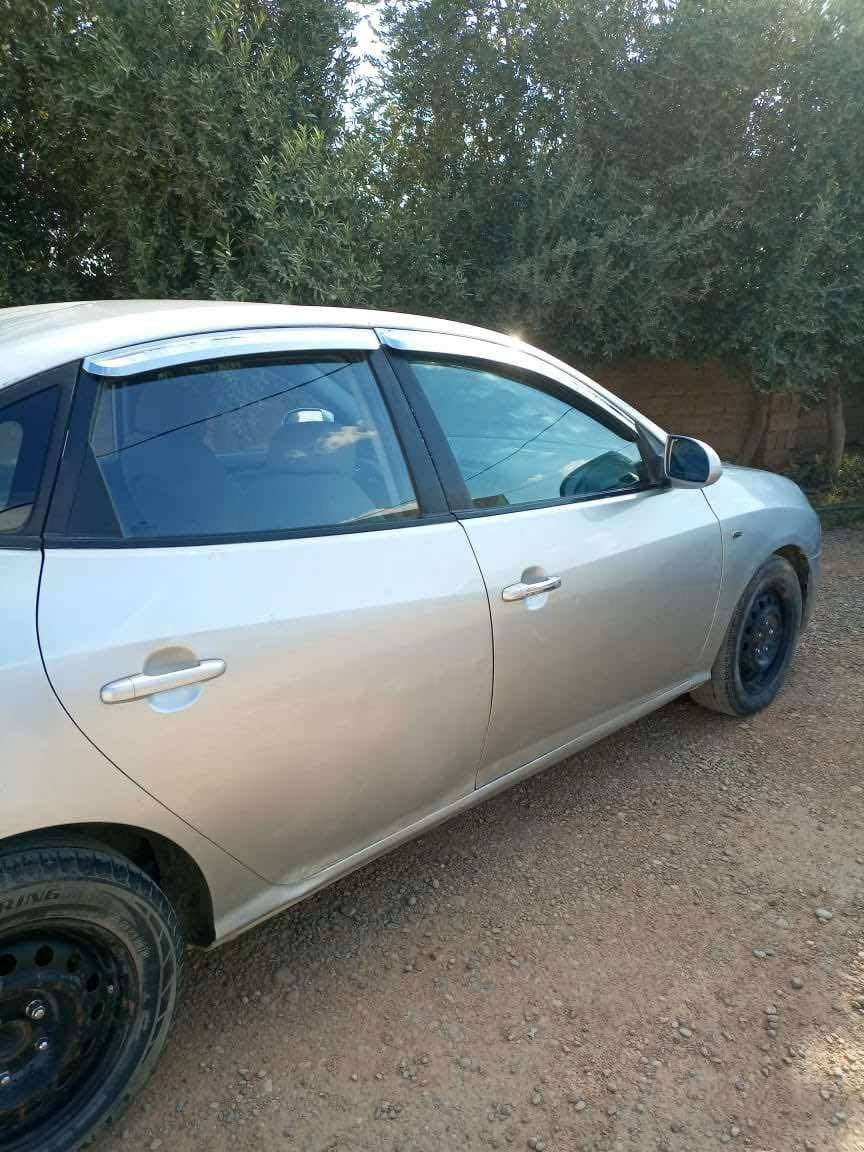 ئەفانتی ٢٠٠٩
بڕاوە 
سارد و گەرمی بە. شەرت 
گێڕ و. مەكینە بە. شەرت
بەردی گزۆز و قەباغ و. هاموو شتی كاملە
ژێری پشت و. پێشی تازە هەمووی گۆڕاوە
ڕۆنی تازە گۆڕاوە 
سەیارەكە كامل جایزە و بەس لێ خوڕینی دەوێ 
٤٨  و معامەلە
*********** أربيل, العراق
