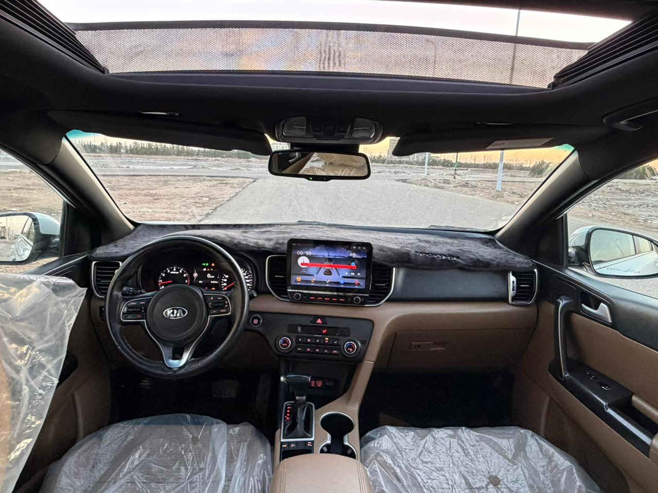 السلام عليكم 
كيا سبورتجً 2018. خليجي
فول مواصفات 1/1 محرك 2000 دوش
ماشية 60  كيلو
جاهزه السياره تبريد كير محرك حداديه تخم تاير. مواصفاتها فول (بصمة شاشه حساس بنراما تحكم ستيرن كشنات كهربائيه مرايات شفط. رقم شمالي سنويه جديده

مكاني بصره 
شراي يتصل
***********

