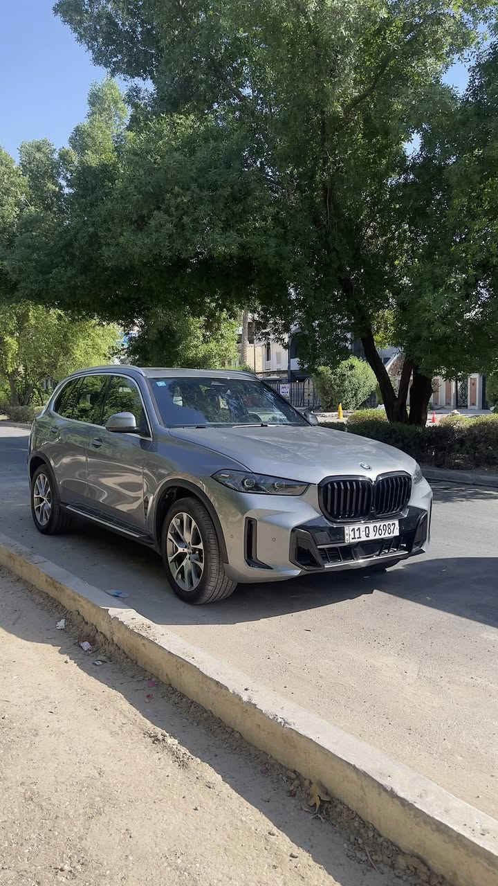 بي ام دبليو x5 2025 

فول مواصفات
بنوراما
 داتا شو
 كشنات تدفئة تبريد  
بيهة دبل كامرة بلجامة الامامية 
وعليهة دعامية ام بور اصلية 

الحادث بنيد ورصعتين بلتكمة اليسرة مكفول شاصي ولغد 

السعر 45الف وبيها مجال 

***********
