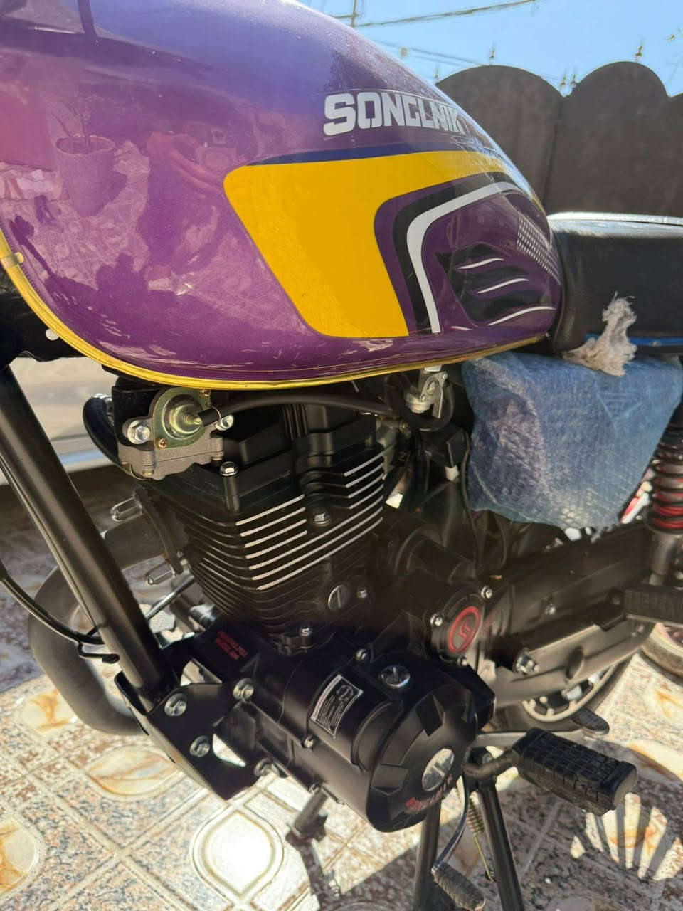 دراجة سيفان سولنك مديل 2026
دراجة نضيفه مابيها اي نقص صار فترة من شديتها بعدها ما ماشيه هواي 
كلشي شغال لتكلي شبيها مابيها 
مكاني ديالى الخالص 
لسعر 900
لاتصال ***********
***********
