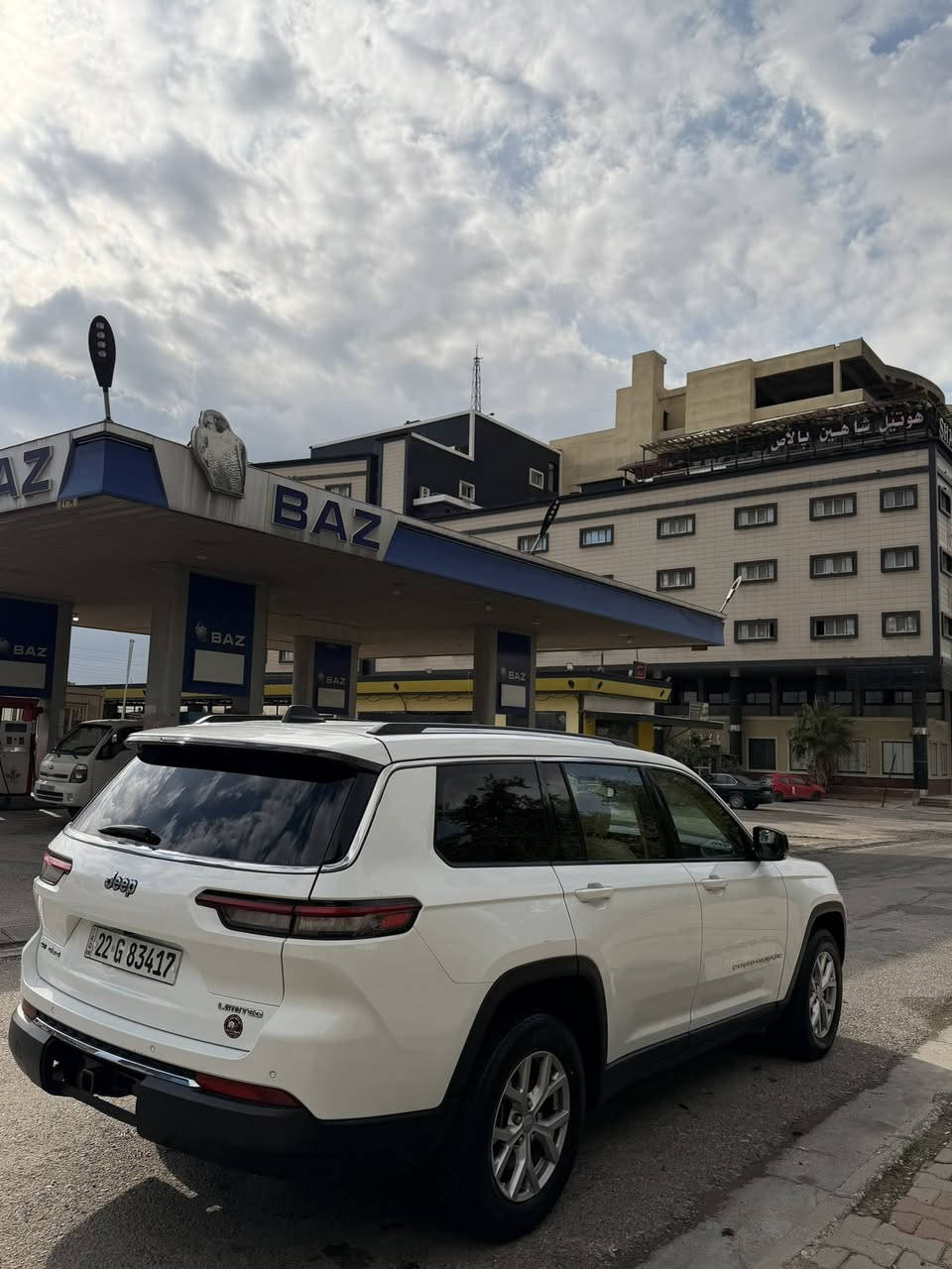 السلام عليكم 
جيب كراند شيروكي L  موديل 2021 
السيارة 7 راكب فول ١/١ لمتدد 🔥

لون ابيض داخل بيجي 
السيارة ع ايد وحدة من امريكا لحد الان 
ماشية ١٧ الف ميل من امريكا وحالياً ماشية ٣٣ الف 
جديدة جداً بحالة الوكالة 🔥

فول السيارة معروفة مواصفات اللمتدد 
شاشة / كامرة / بصمة / بانوراما / كامرة داخلية / داخل بيجي / كراسي كهرباء تدفئة / الكراسي الخلفية منفصل /  ٣ قطع تبريد / جنطة كهرباء 
فول مواصفات شباب معروفة مواصفات الجيب 

حادث السيارة 
بنيد فقط صبغ بدون ايرباك بدون كلشي 
كير مكينة تبريد كفالة عامة 

مكان السيارة حي البنوك / شارع الكنيسة 
اي استفسار اتصل ع الرقم وتدللون حبايب 
***********
