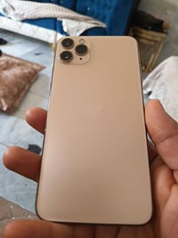 ايفون 11 برو ماكس • للبيع • صور