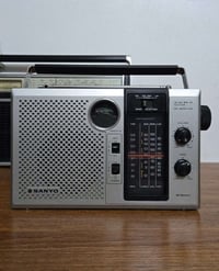 راديو SANYO الأصلي موديل 8260-RP صناعة يابانية سنه 1979 FM و MW و SW و...