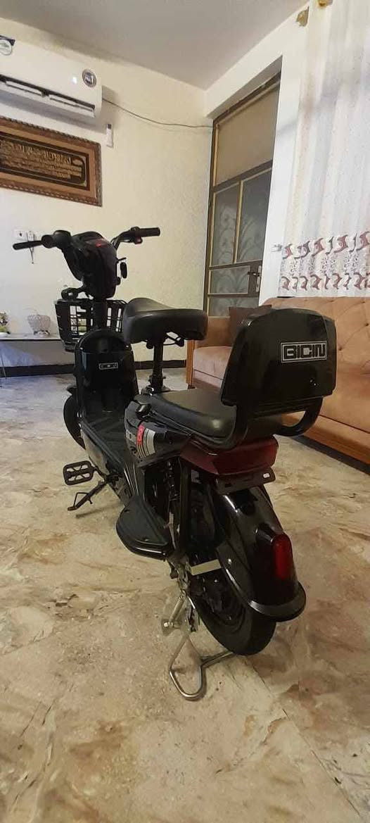 للبيع دراجة كهربائية SICIM ⚡🚲
حالة جيدة وتعمل بدون مشاكل...
تخم بطاريات جديد كامل ...
سرعة تقريباً 25–30 كم/س

مناسبة للاستخدام اليومي داخل المدينة
💰 السعر:250. قفل 
📍 الموقع:الأعضميه 
📞 للتواصل:***********
