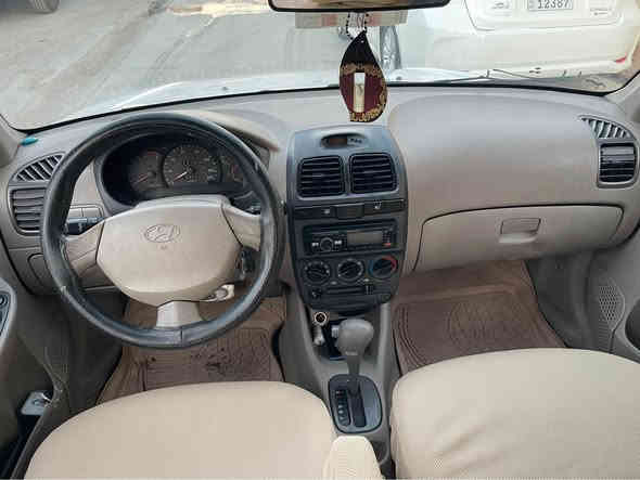 يةك بست بوياخ بارجةيةك لةكةل كةمي كارت گيرو مةكينة بةشةرت بيتاقةي بةنزيني هةية  موديل ٢٠١٠
*********** كركوك
