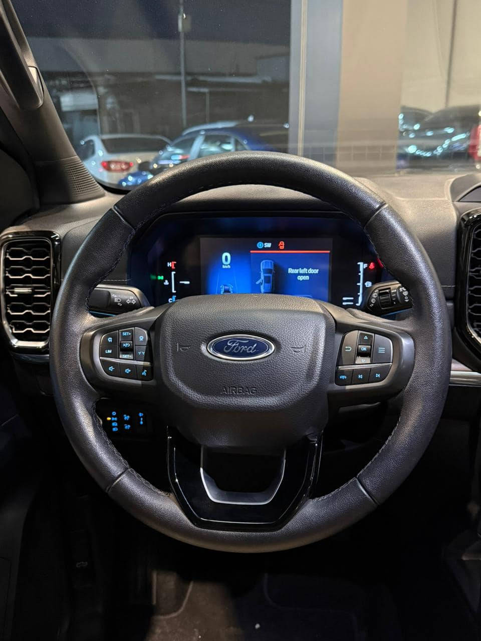 FORD EVEREST
فورد  ئيڤيريست
موديل:2024
ماشي:٣١ الف كم
شريكه-اربيل خليجي قاصد
سبغ تعديل:كفاله عامه
 
مواصفات 
 لايتي پيشه وه ي  ليد
سيسته مي كوژاندنه وه ي ترافيك لايت
به سمه
كاميّرا 360 پانوّراما
سندوقى كاره بايى
كورسى كاره بايي
كاميّراى دواوه
 ئاوينه رادار
شيّوازى ليّخورين
ديار يكرنى خيرايى
راكرى نشيّوى
 ئاوينه ي لاته نيشتىكه كاره بايي
 هه سته وه ري باران
 ياريده ده ري بريّك له كاتى فرياكه وتن
رووناكى ده وروبه ري ژوره وه 
ئاكًاداركه ره وه ي ده رجون له هيّلّ
بريّكى وه ستاني  ئه لكتروني
بلاجكتور

سعر:٣٣٥$🔥

***********
***********
